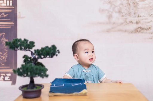 项城怀孕肚子中间凹两边凸